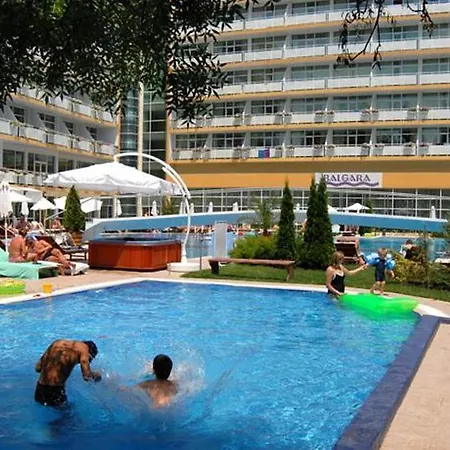 Menada In Oasis