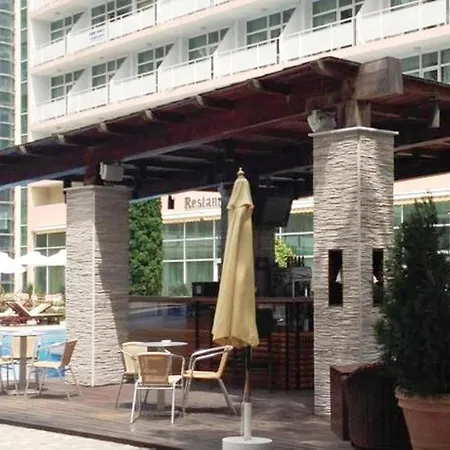 Menada In Oasis Slăntjev Brjag